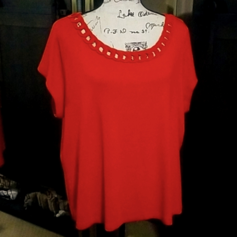 Short sleeve shirt with embellished neckline